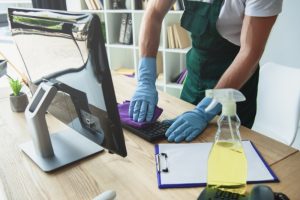 Limpieza de oficinas en agosto