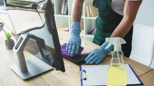 Limpieza de oficinas en agosto